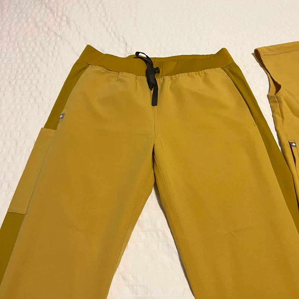 women's Light Gold REMIX Livingston™ - Panel Scrub Pant - M / Light Gold